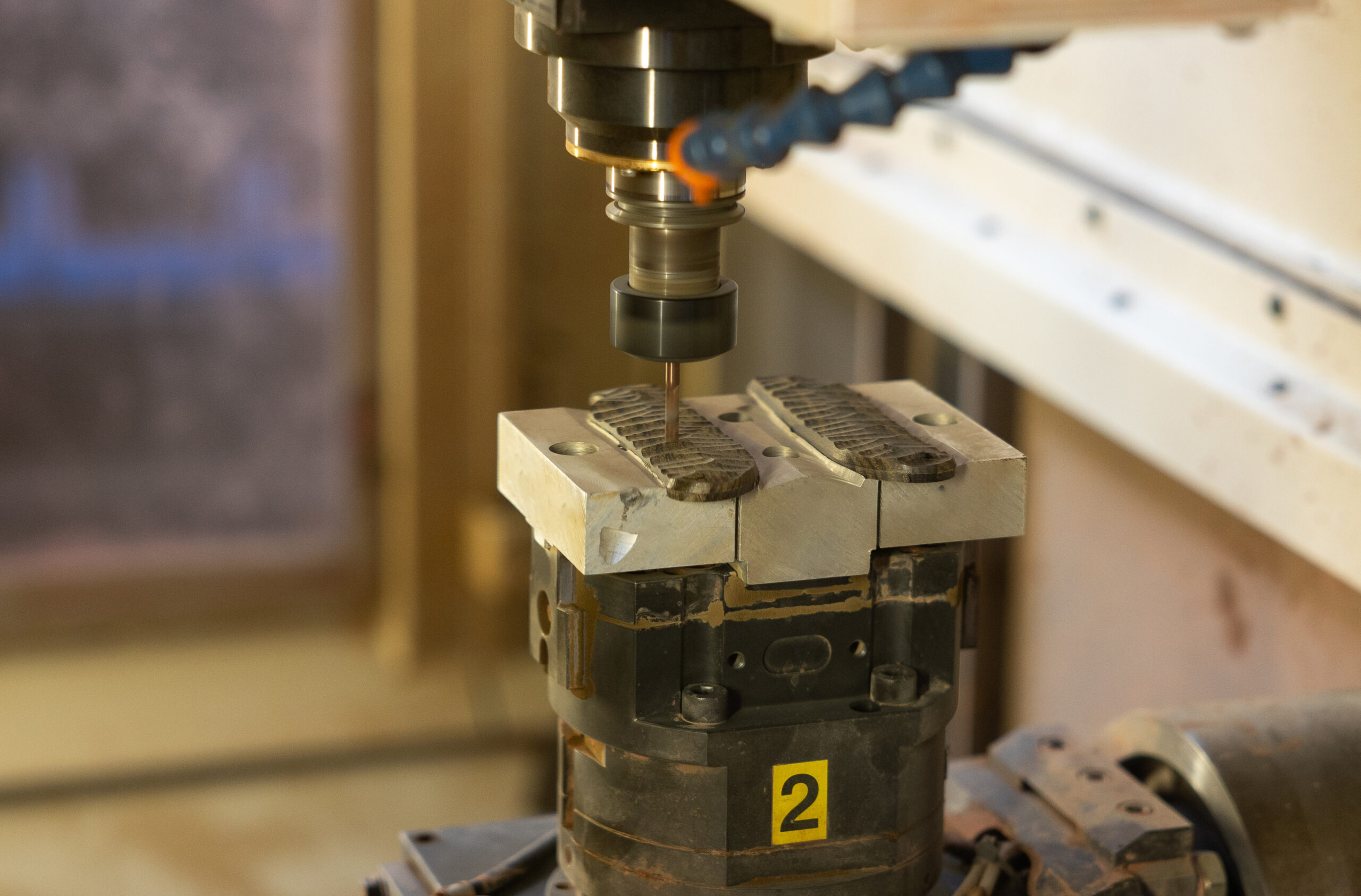 Machine milling the texture of a handle
