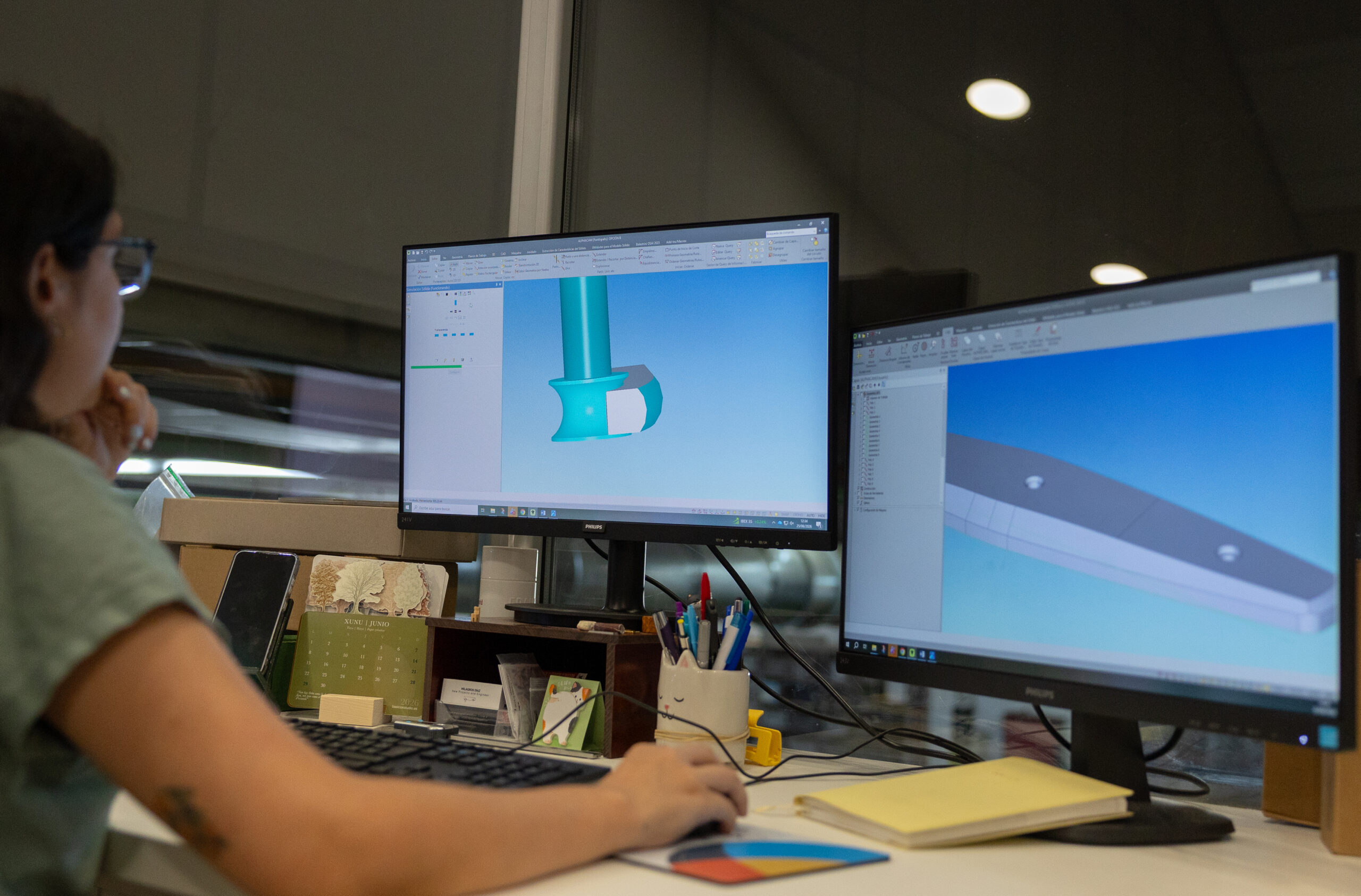 Designing and modeling handles on a computer