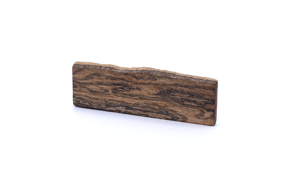 Material for handles: natural wood, bocote