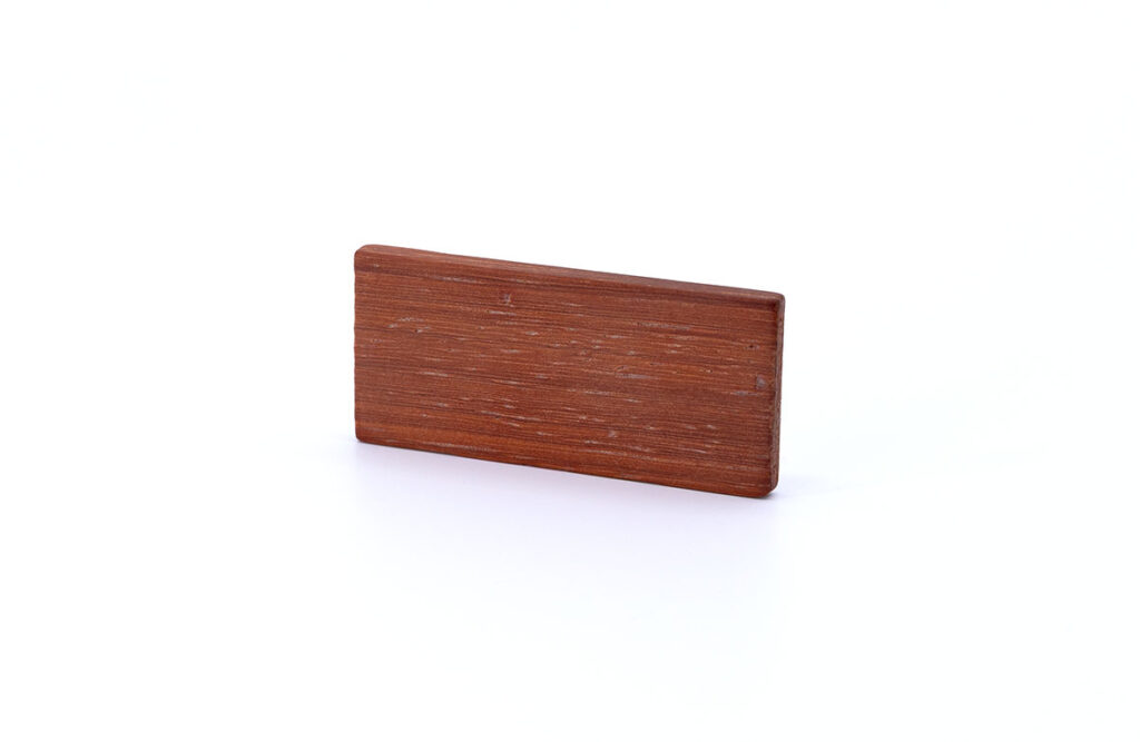 Material for handles: natural wood, african padouck