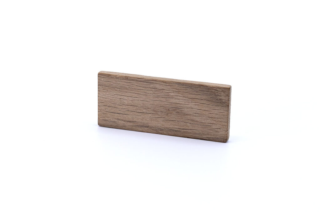 Material for handles: natural wood, holm oak, evergreen oak