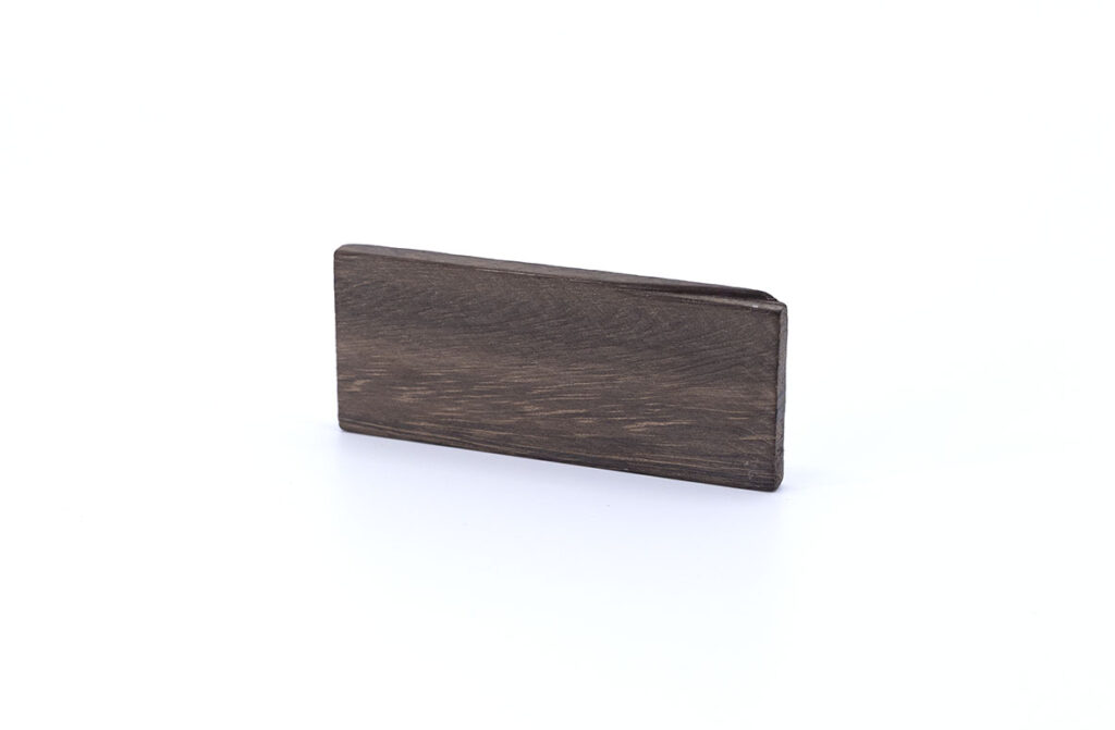 Material for handles: PEFC wood, smoked eucalyptus